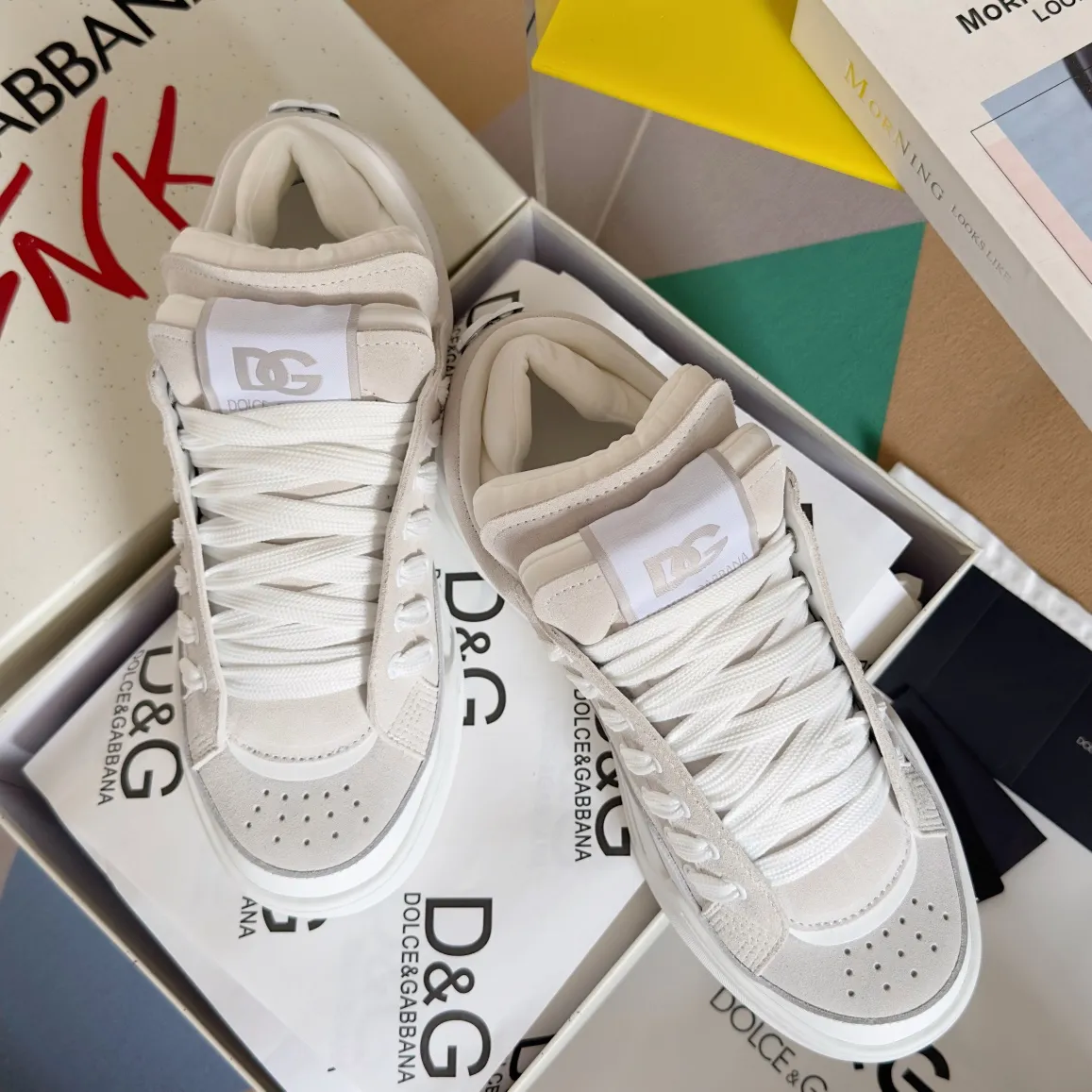 Factory price: 458💰D&G's latest Cushion series casual sports shoes, dad shoes, running shoes, original purchase and development, production, handmade, but always looking to the future. The new Cushion sneakers feature a two-tone suede upper accented by a mesh contrasting printed DG cross logo on the side. The lightweight, grippy rubber outsole adopts an innovative design to provide excellent performance, and the jacquard label adds timeless style. Exquisite packaging at the delivery counter🛍📦 ▪️ Fabric: Original custom-made first-layer cowhide ▪️ Lining: Original custom-made breathable towel lining ▪️ Sole: Original open-molded rubber material ▪️ Bottom thickness: 3.5CM ▪️ Size: Men's 38-45